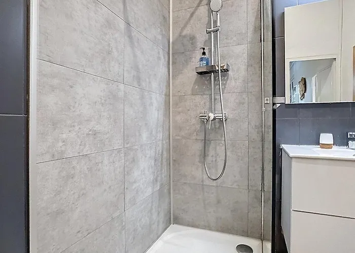 Nouveau - 100m2 Avec Terrasse A 1 Min De La Place De La Comedie Apartmán *